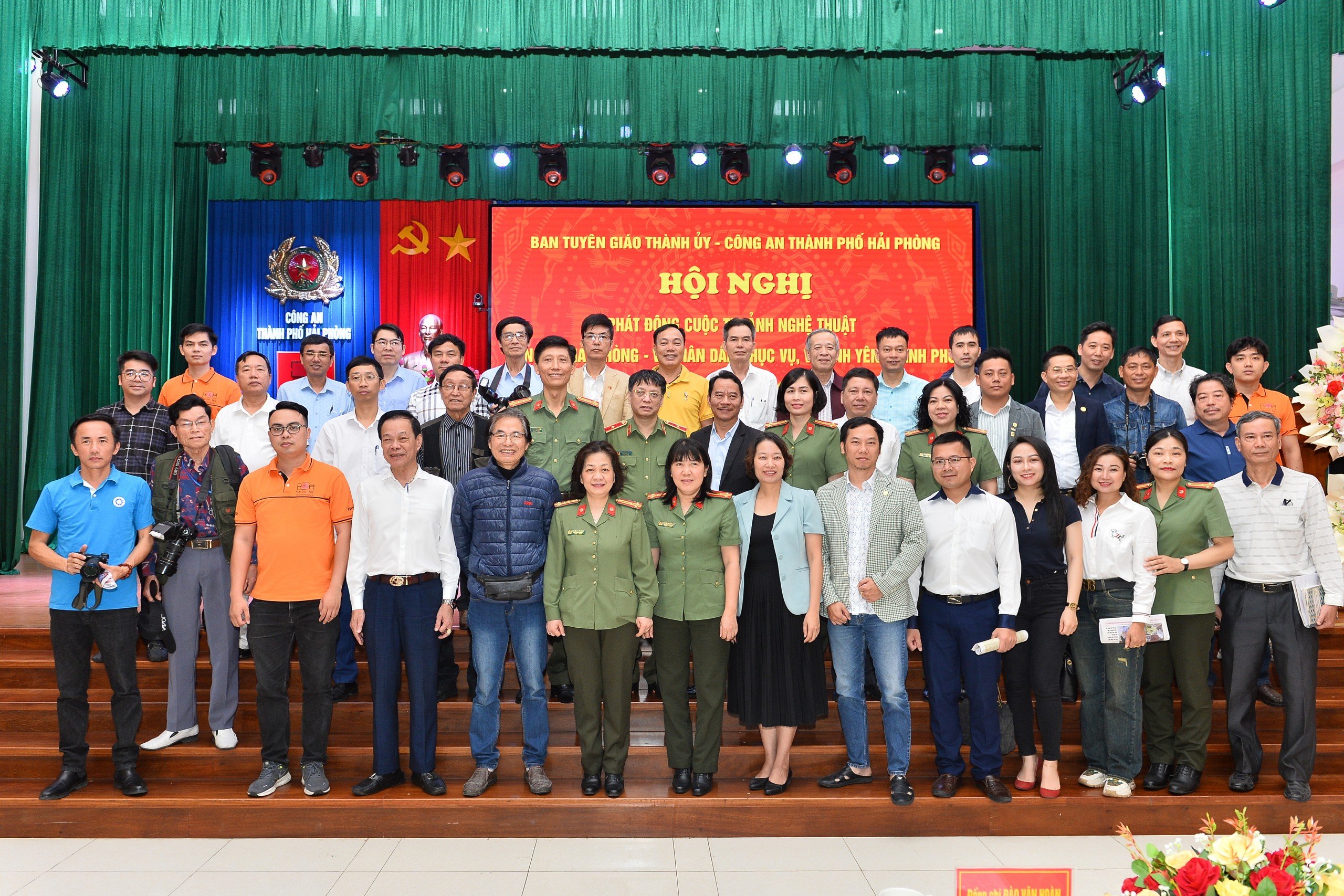 Tổng kết Cuộc thi viết trên Chuyên đề An ninh Hải Phòng về tìm hiểu Nghị quyết 12-NQ/TW của Bộ Chính trị và phát động Cuộc thi ảnh nghệ thuật “Công an Hải Phòng – Vì nhân dân phục vụ, vì bình yên thành phố”